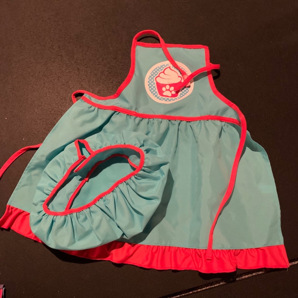 NWOT girls one-size matching apron and chef hat